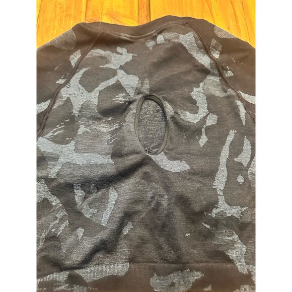 Gymshark Adapt Crop Top Women’s Size Medium Camo Seamless Long Sleeve Athletic - Picture 8 of 9